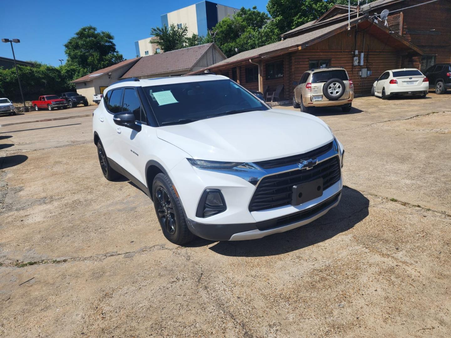 2021 white Chevrolet Blazer 3LT AWD (3GNKBJR44MS) with an 2.0L L4 DOHC 16 TURBO engine, 9A transmission, located at 945 E. Jefferson Blvd, Dallas, TX, 75203, (214) 943-7777, 32.752514, -96.811630 - Photo#2